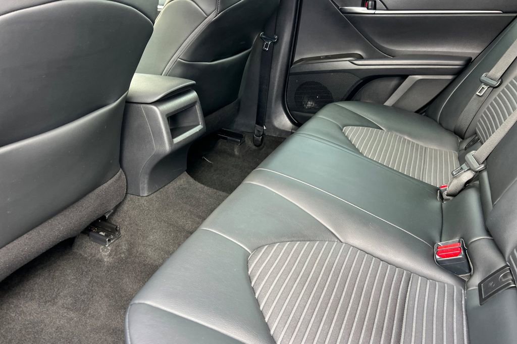 Used 2021 Toyota Camry SE w/ Convenience Package image 11