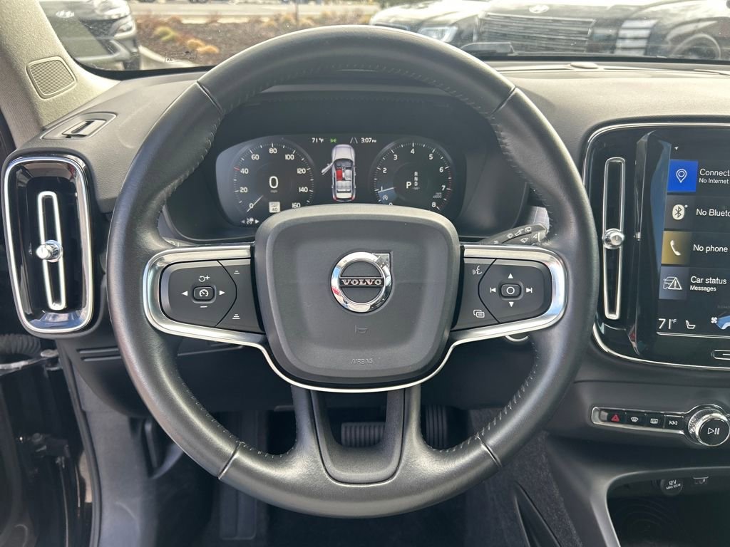 Used 2019 Volvo XC40 T5 Momentum image 16