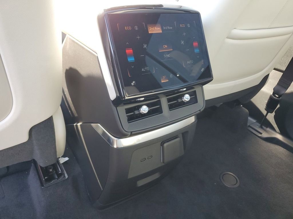 New 2026 Cadillac Vistiq Luxury image 21