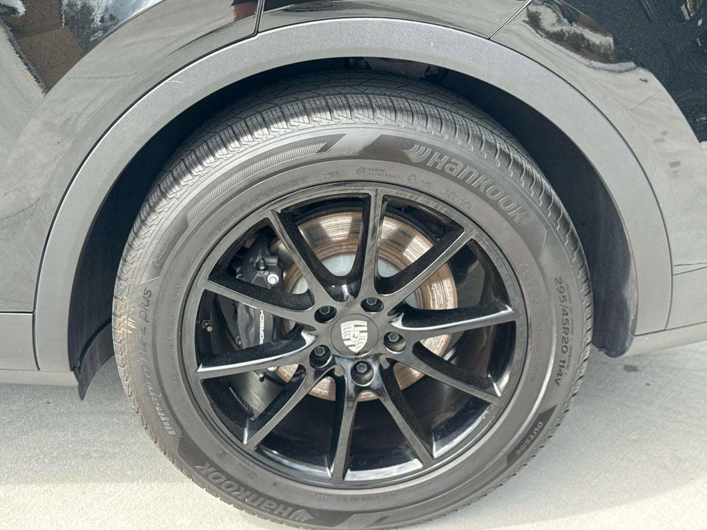 Certified 2024 Porsche Cayenne image 8