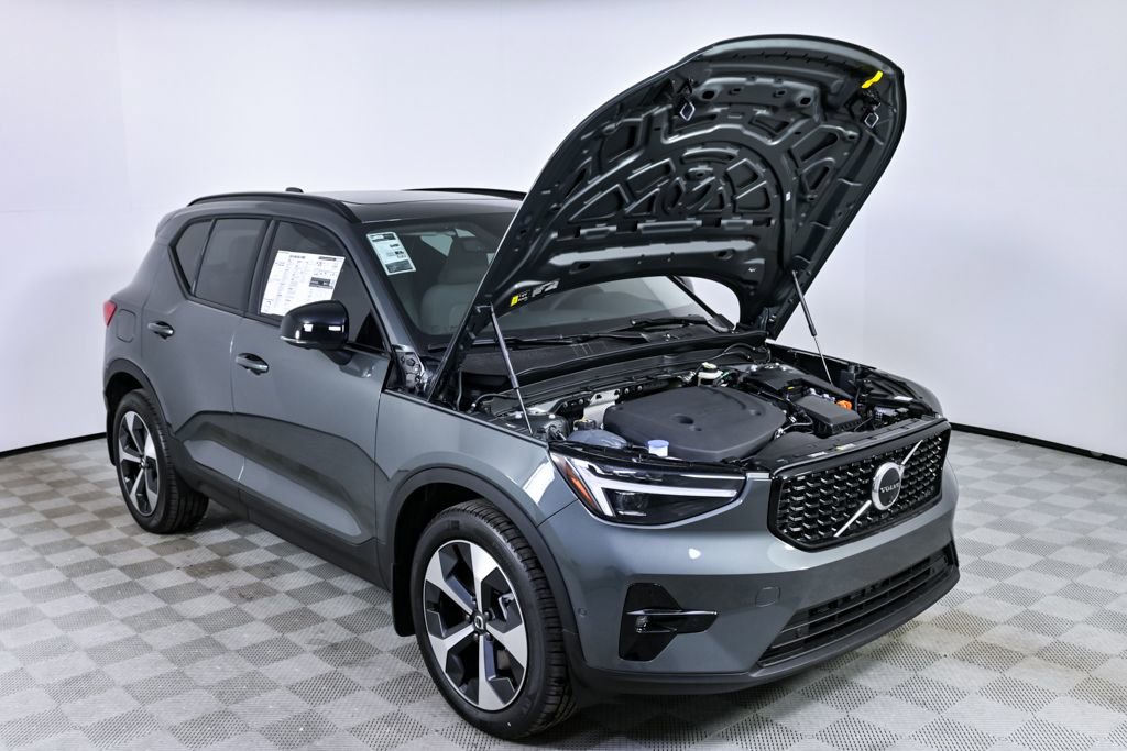 New 2026 Volvo XC40 B5 Plus w/ Climate Package image 32