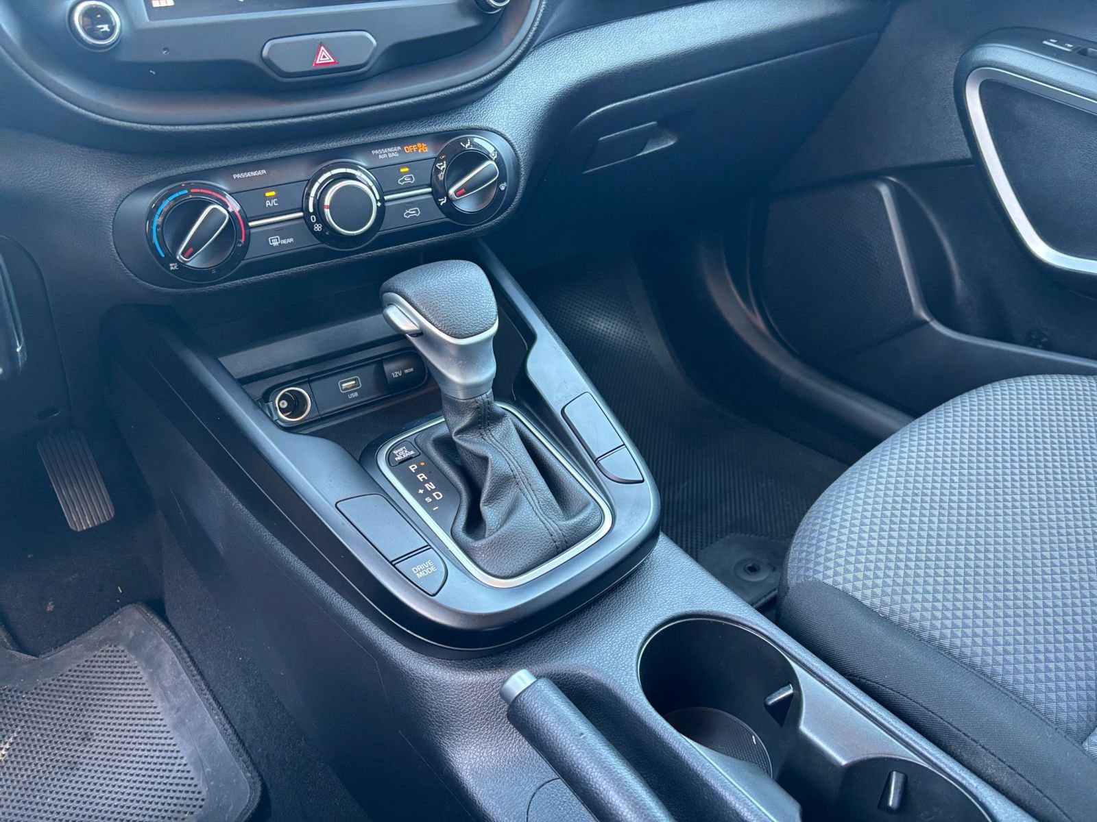 Used 2025 Kia Soul LX w/ LX Technology Package FWD image 39