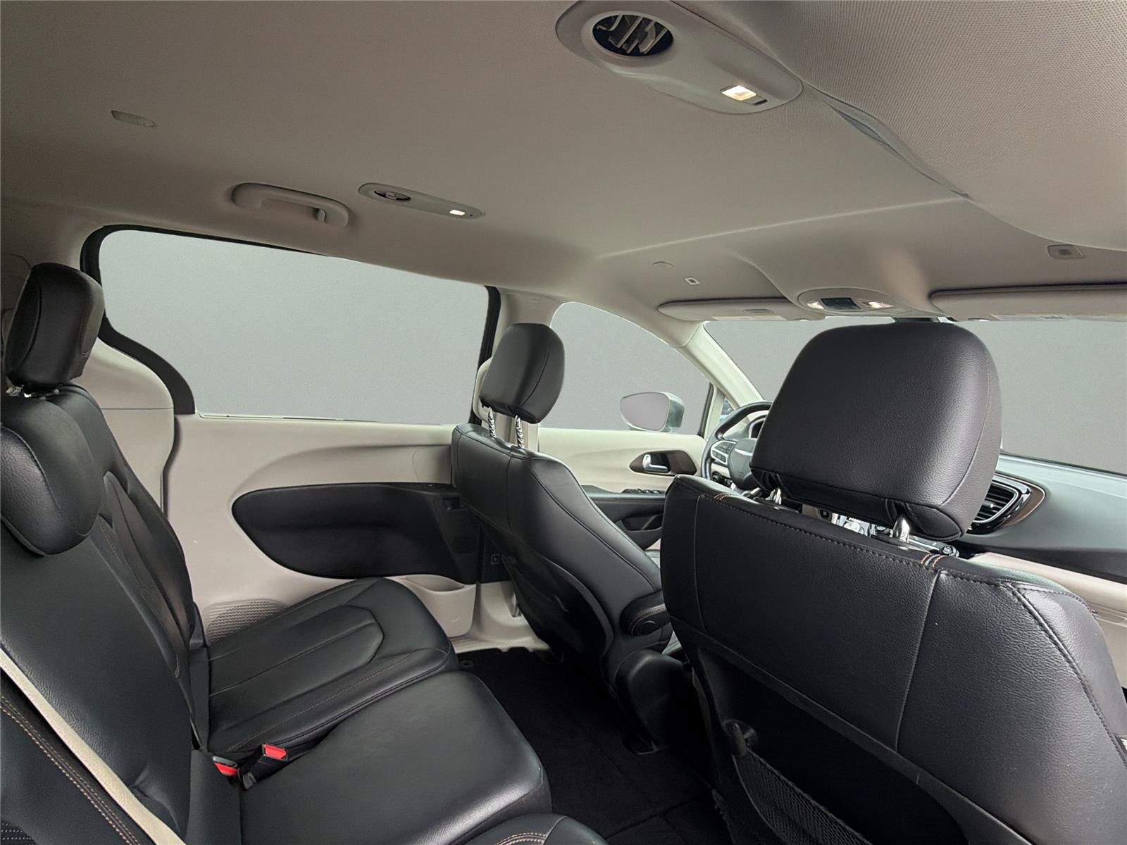Used 2019 Chrysler Pacifica Touring-L FWD image 22