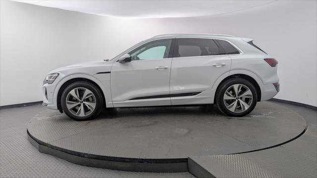Used 2024 Audi Q8 e-tron Premium Plus w/ Premium Plus Package AWD/4WD image 3