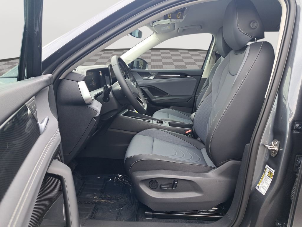 New 2025 Volkswagen Tiguan SE image 12