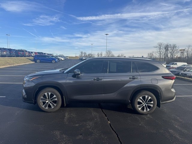 Certified 2022 Toyota Highlander XLE image 6