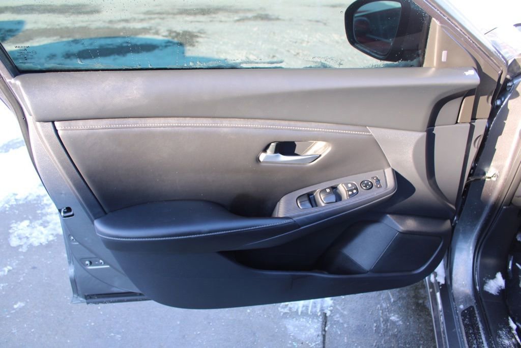 Used 2025 Nissan Sentra SV image 18