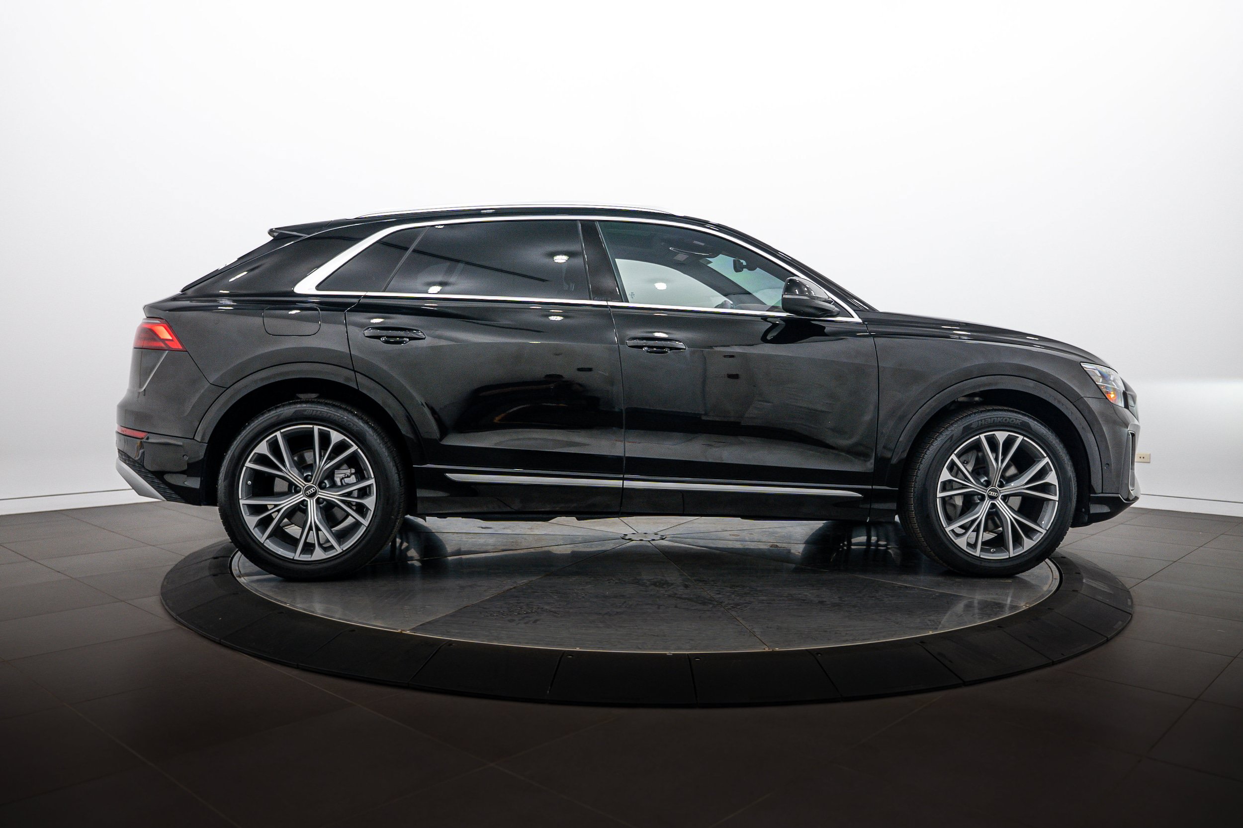 Certified 2024 Audi Q8 Prestige w/ Prestige Package AWD/4WD image 3