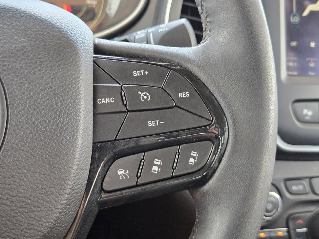 Used 2023 Jeep Cherokee Altitude Lux AWD/4WD image 29