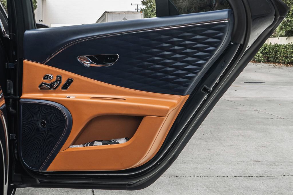 Used 2022 Bentley Flying Spur V8 image 33