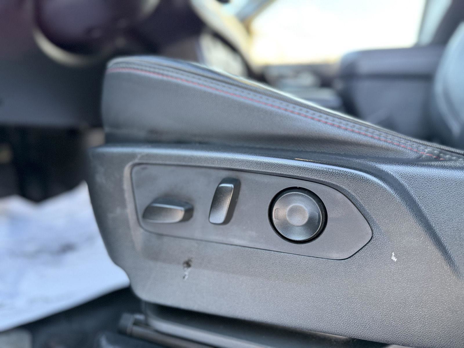 Used 2021 Chevrolet Suburban RST w/ Luxury Package image 15