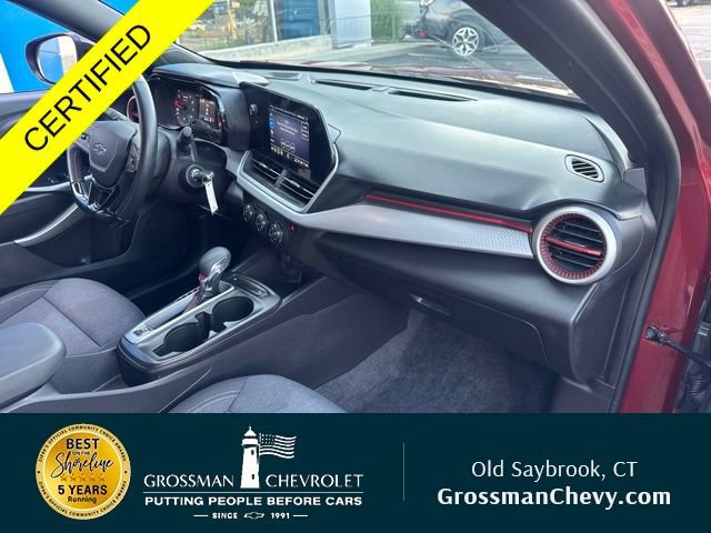 Used 2024 Chevrolet Trax RS FWD image 24