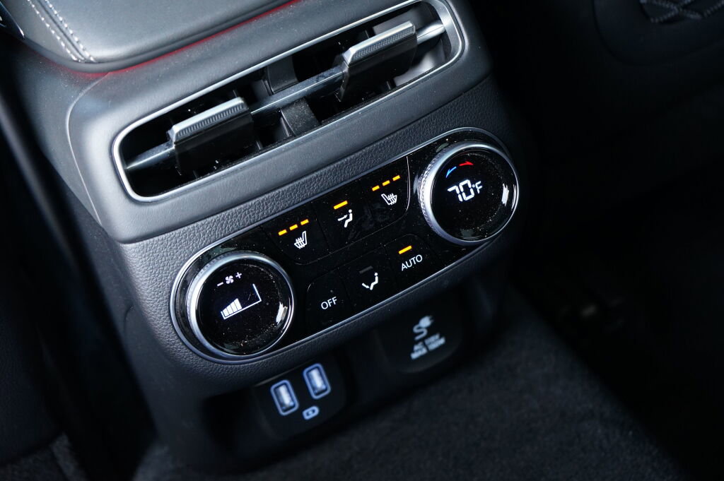 Used 2025 Genesis GV70 3.5T Sport w/ Sport Prestige Package image 20