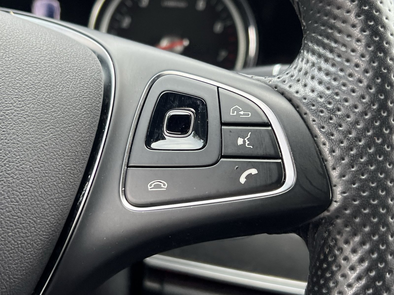Used 2017 Mercedes-Benz E 300 4MATIC image 37