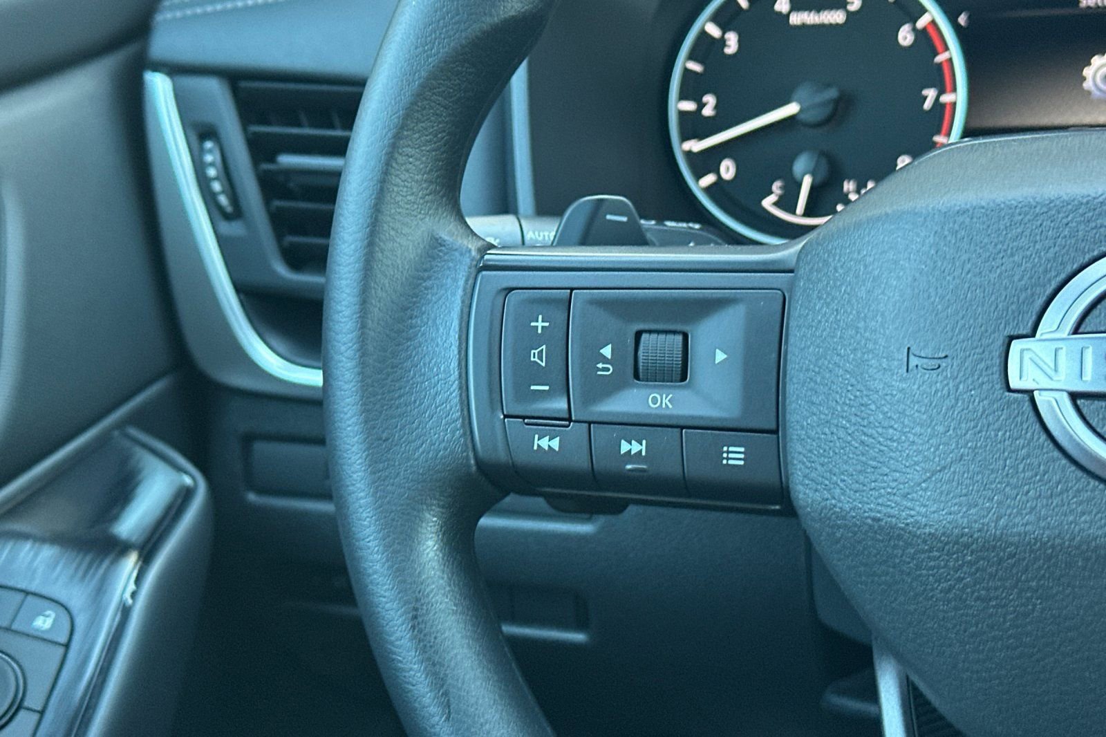 Certified 2025 Nissan Rogue S FWD image 27