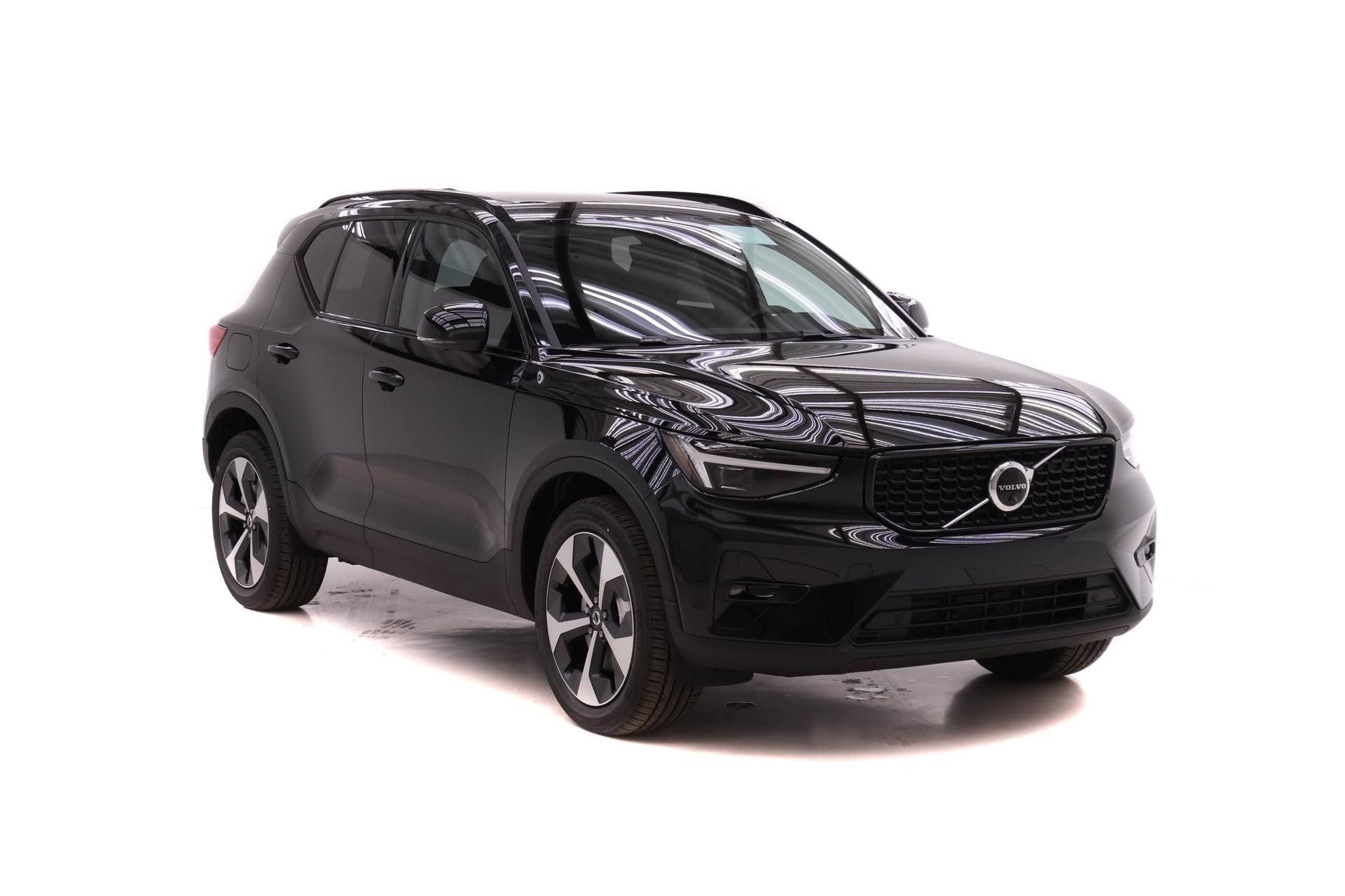 New 2026 Volvo XC40 B5 Plus w/ Protection Package Premier AWD/4WD image 2