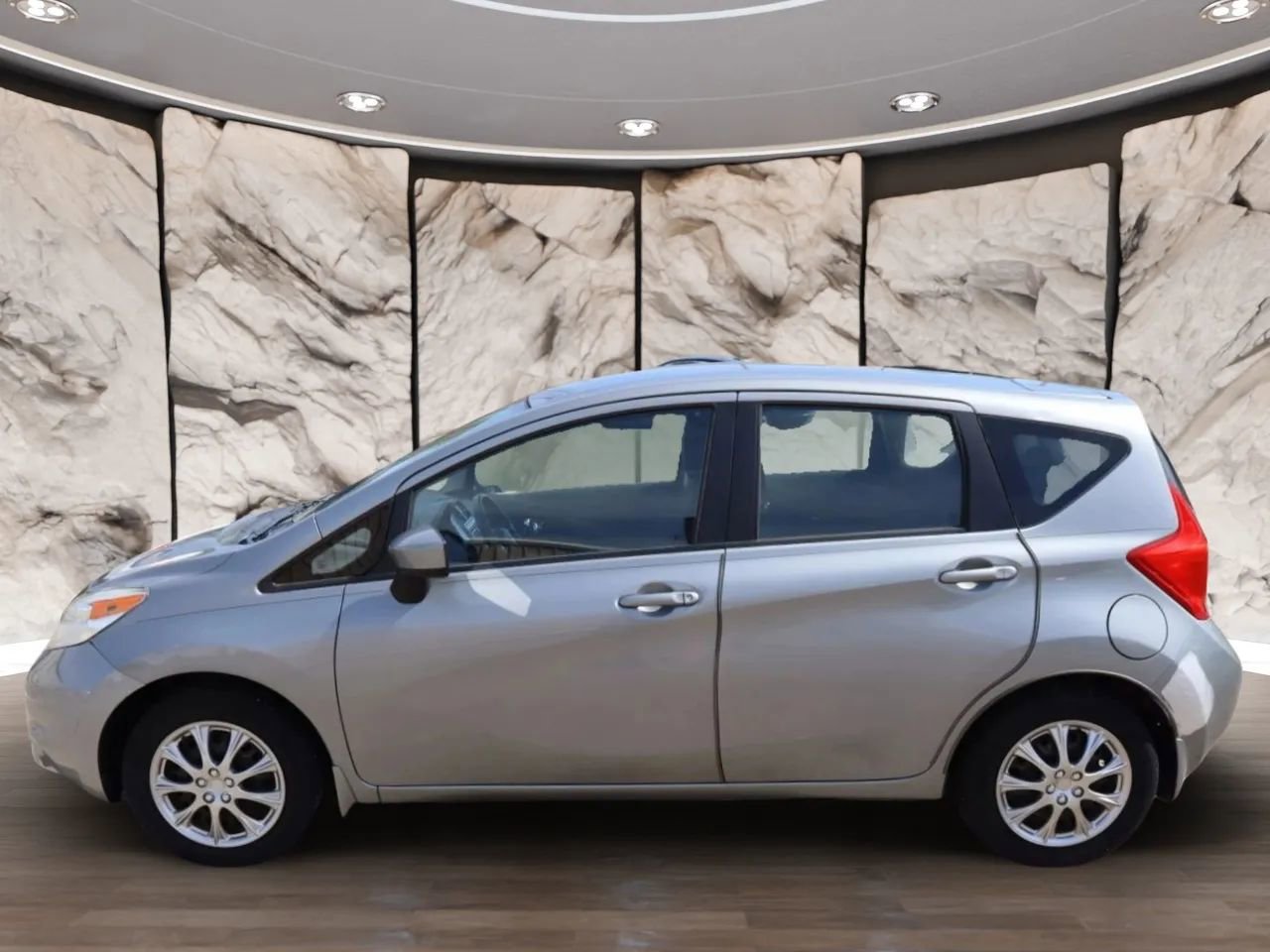 Used 2015 Nissan Versa Note SV image 3