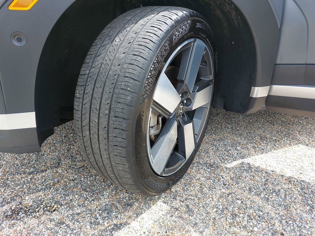 Used 2025 Hyundai Santa Fe Limited AWD/4WD image 34