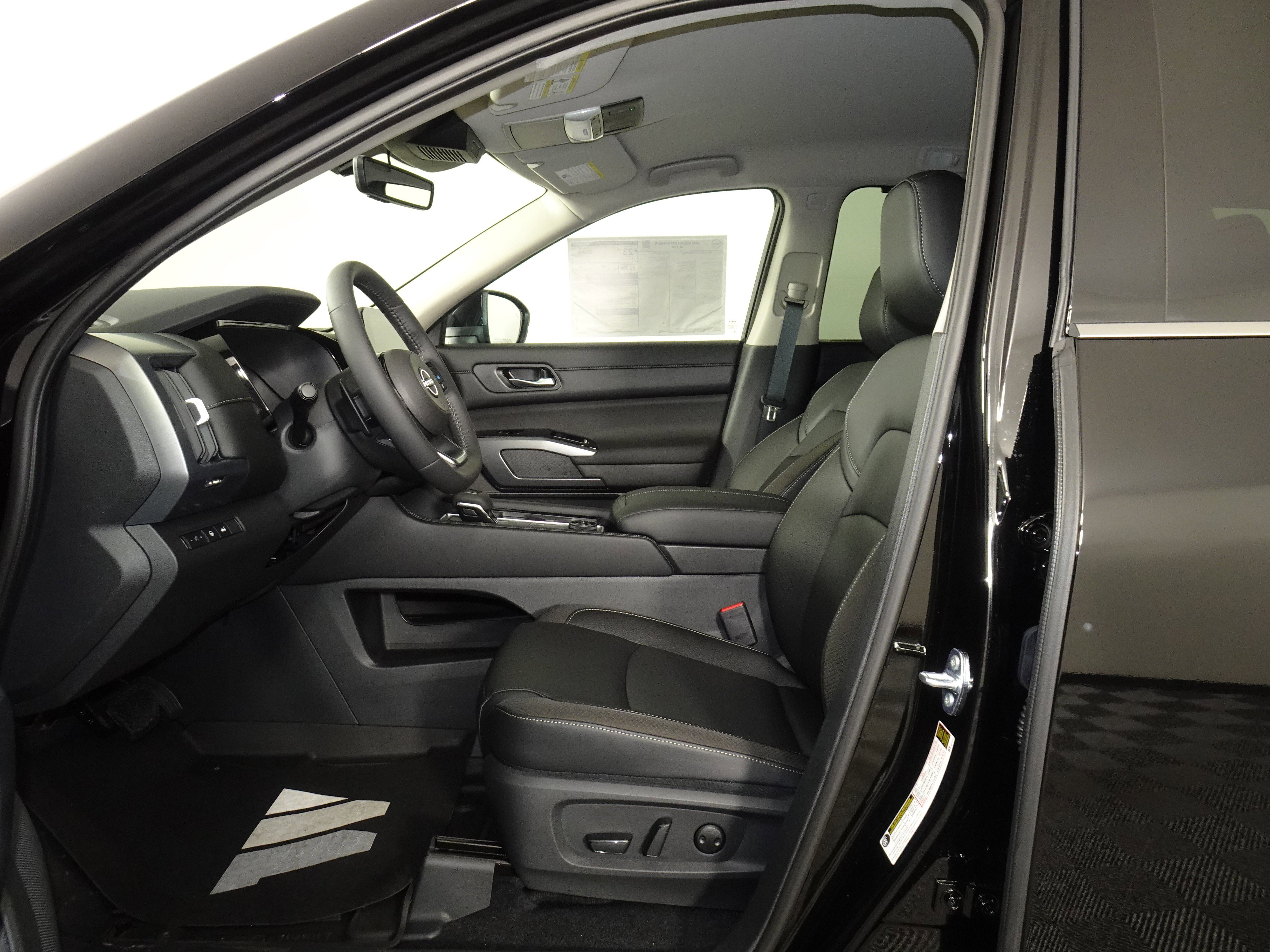 New 2025 Nissan Pathfinder SL w/ Cargo Package image 4