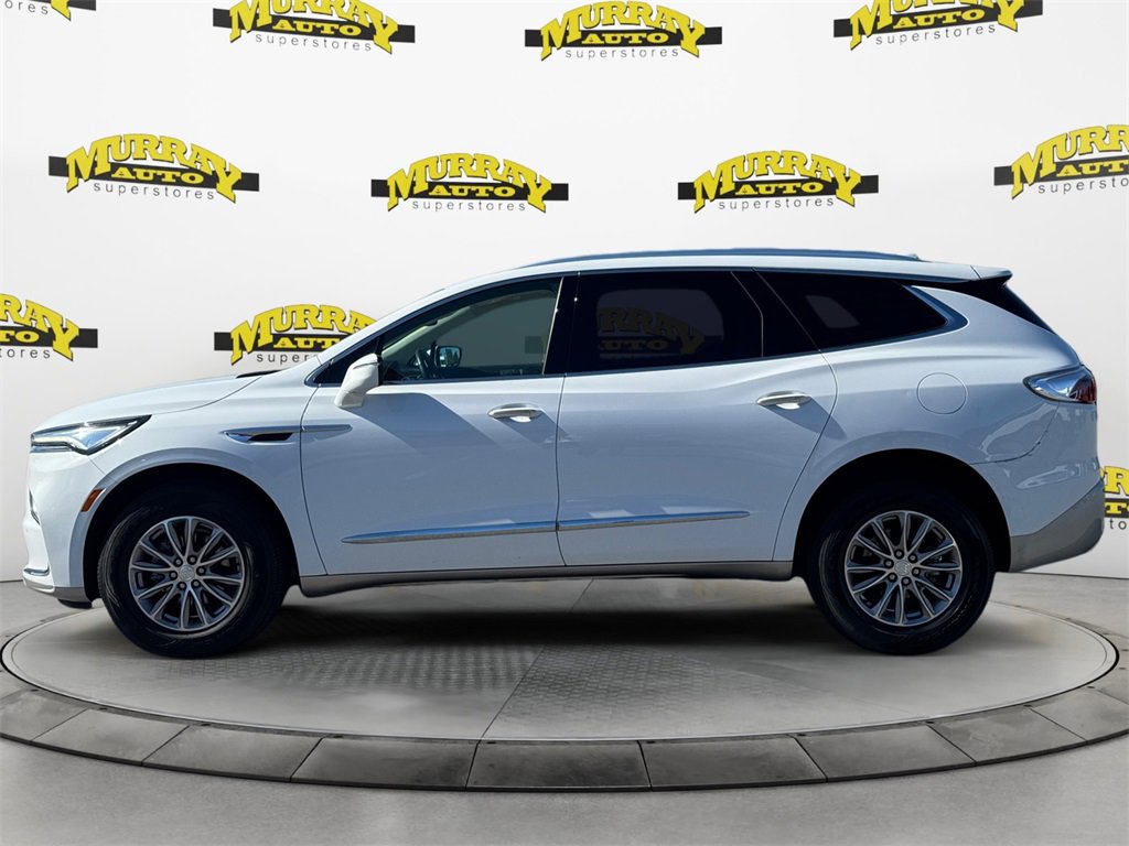 Used 2022 Buick Enclave Essence image 2