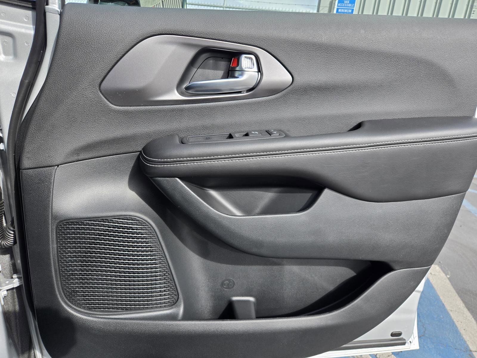 New 2026 Chrysler Pacifica Select image 34