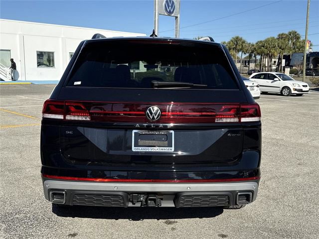 Used 2025 Volkswagen Atlas Peak Edition SE image 4