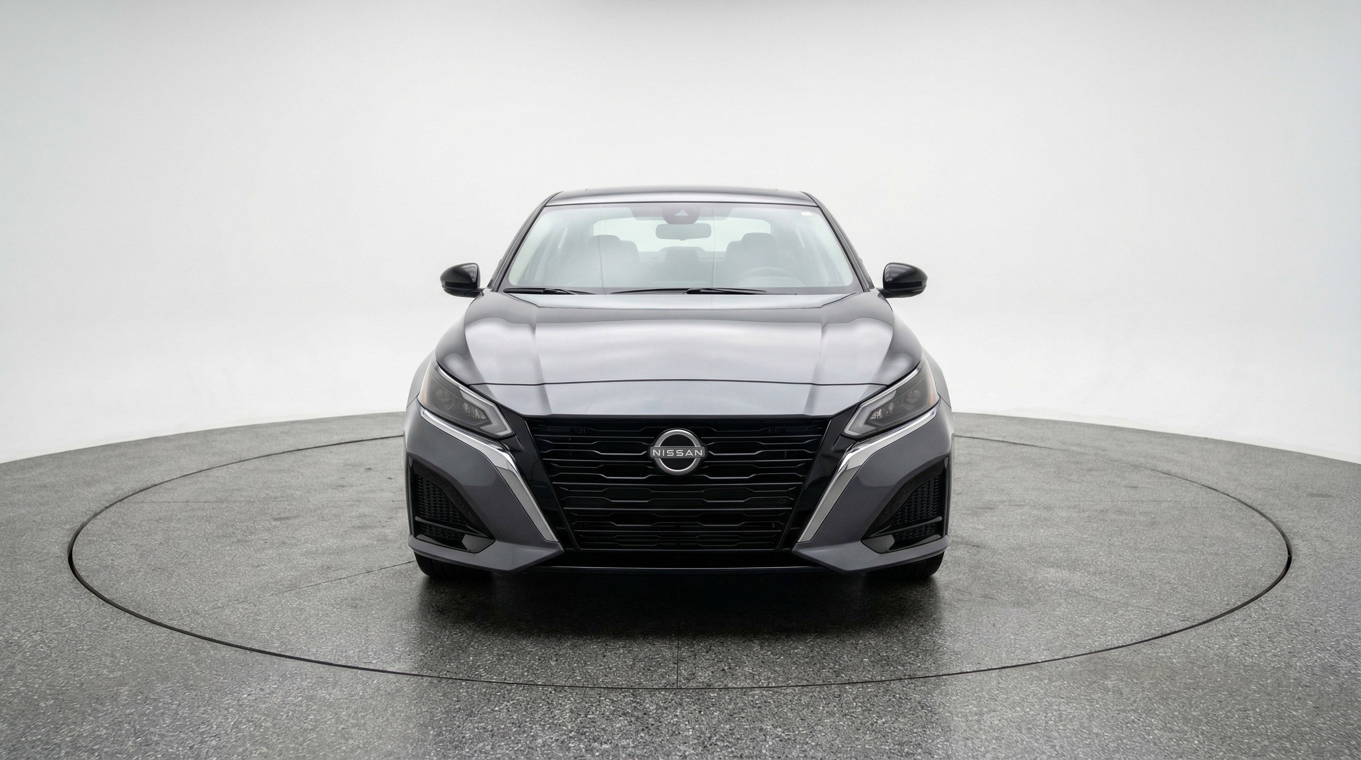 Used 2025 Nissan Altima 2.5 SV FWD image 2