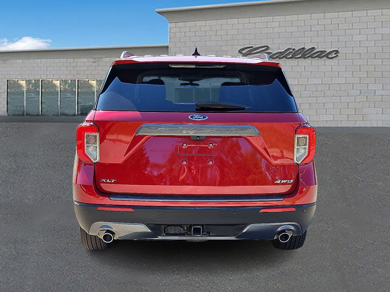 Used 2022 Ford Explorer XLT w/ Equipment Group 202A image 5