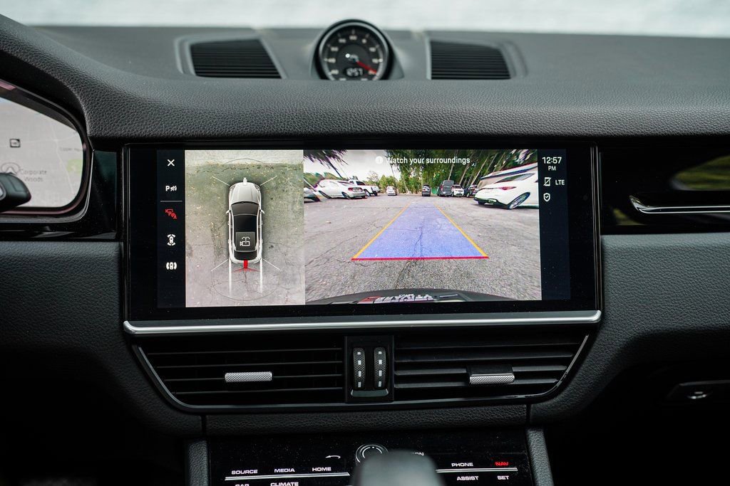 Used 2023 Porsche Cayenne Coupe w/ Premium Package image 31