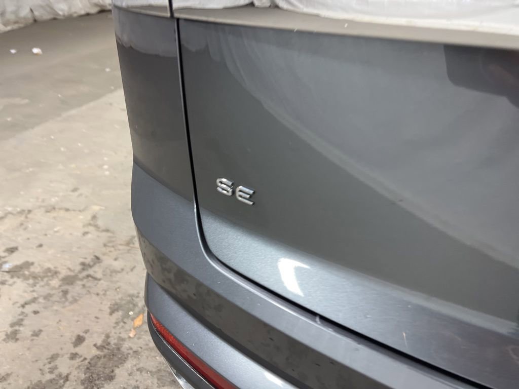 Used 2024 Volkswagen Atlas Cross Sport SE image 17