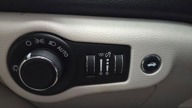 Used 2015 Chrysler 200 Limited w/ Convenience Group FWD image 30
