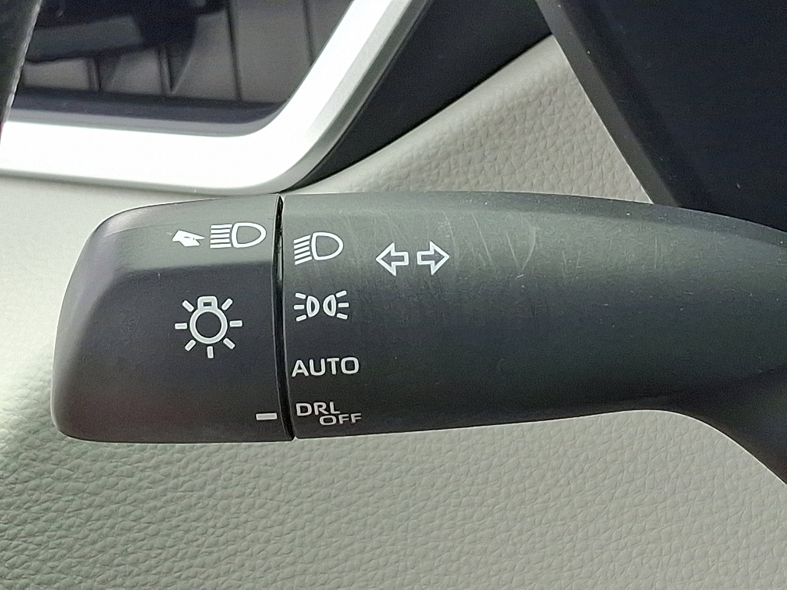 Used 2022 Toyota Corolla LE FWD image 25