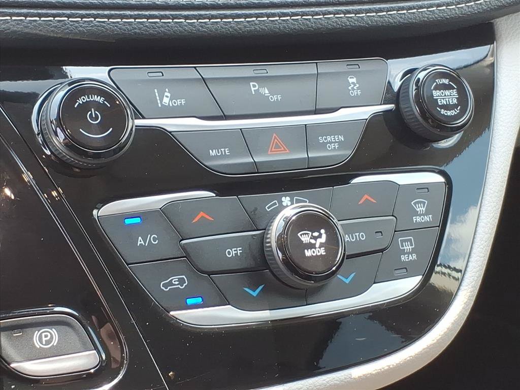 Used 2024 Chrysler Pacifica Limited FWD image 31