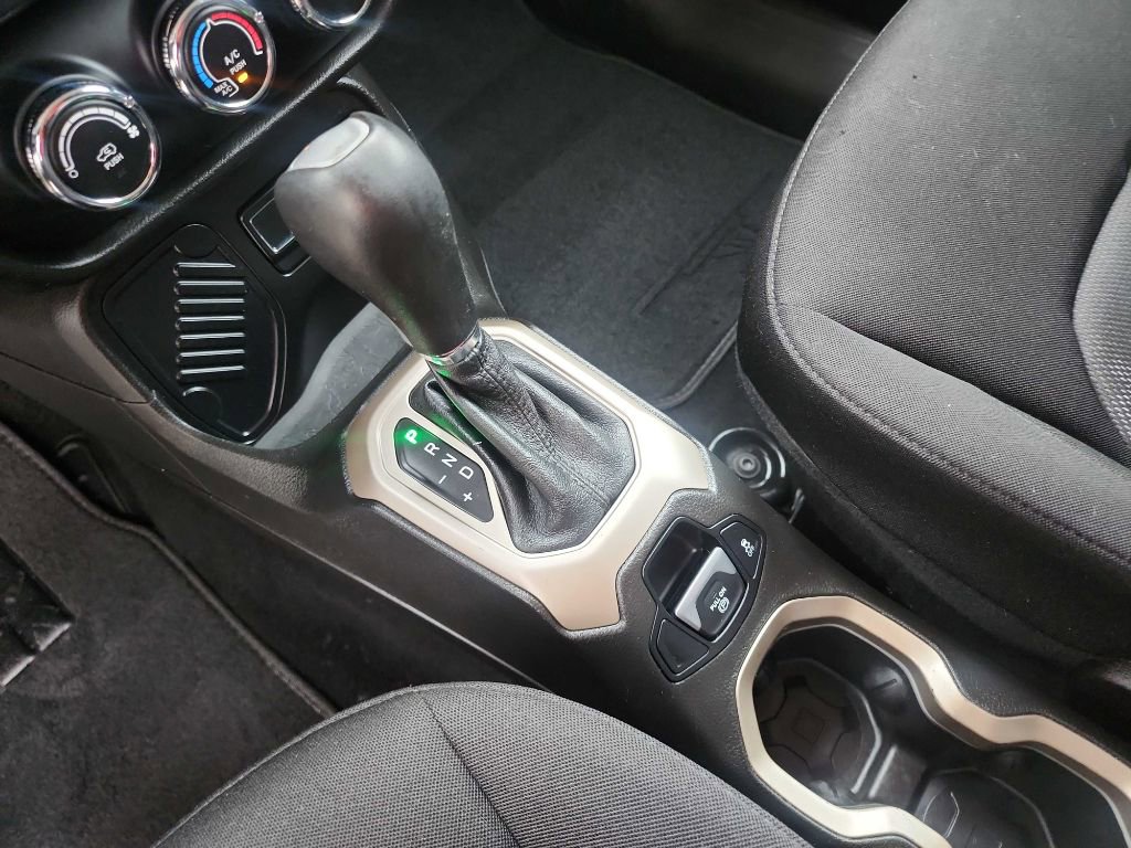 Used 2017 Jeep Renegade Latitude image 27