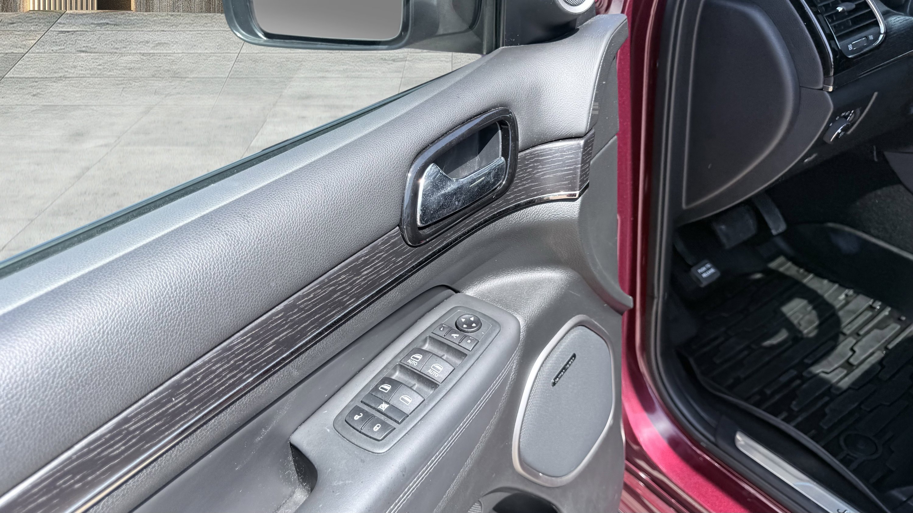 Used 2020 Jeep Grand Cherokee High Altitude AWD/4WD image 25
