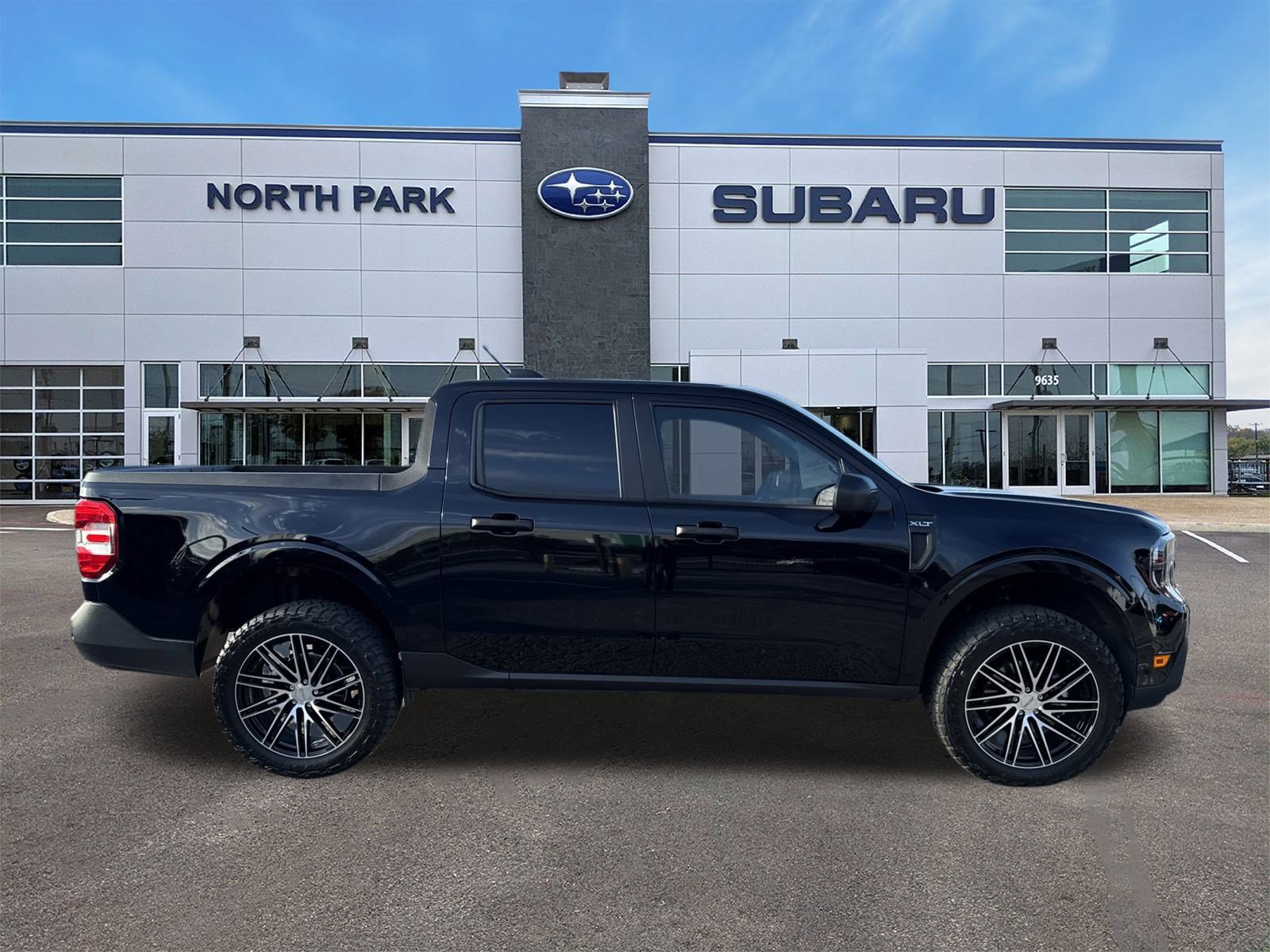 Used 2025 Ford Maverick XLT w/ Equipment Group 302A image 2