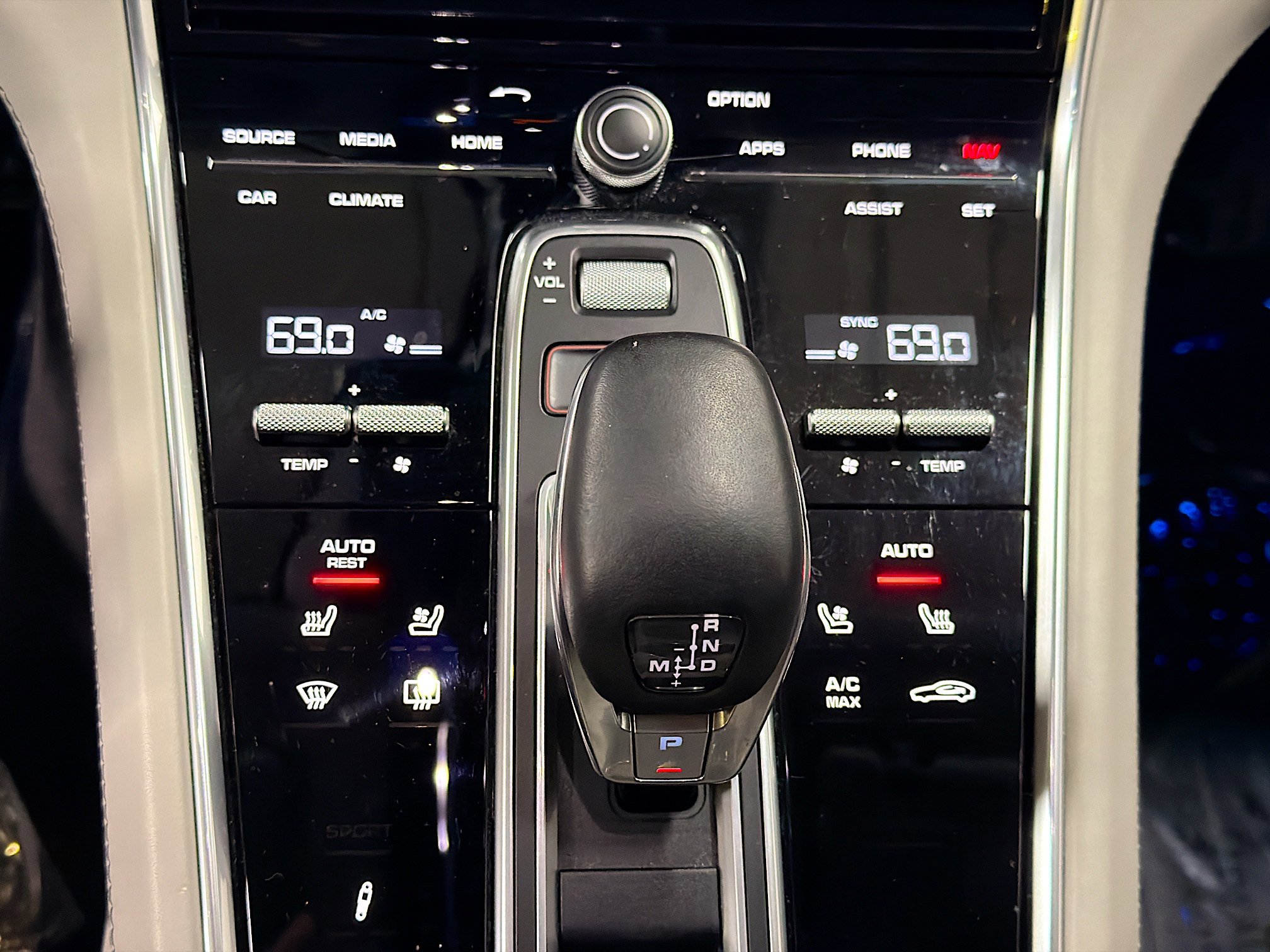 Used 2020 Porsche Panamera GTS image 33