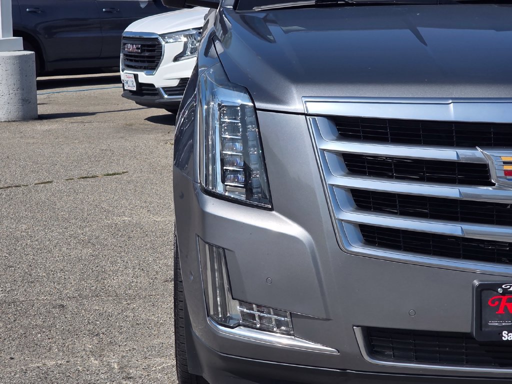 Used 2020 Cadillac Escalade Luxury RWD image 3