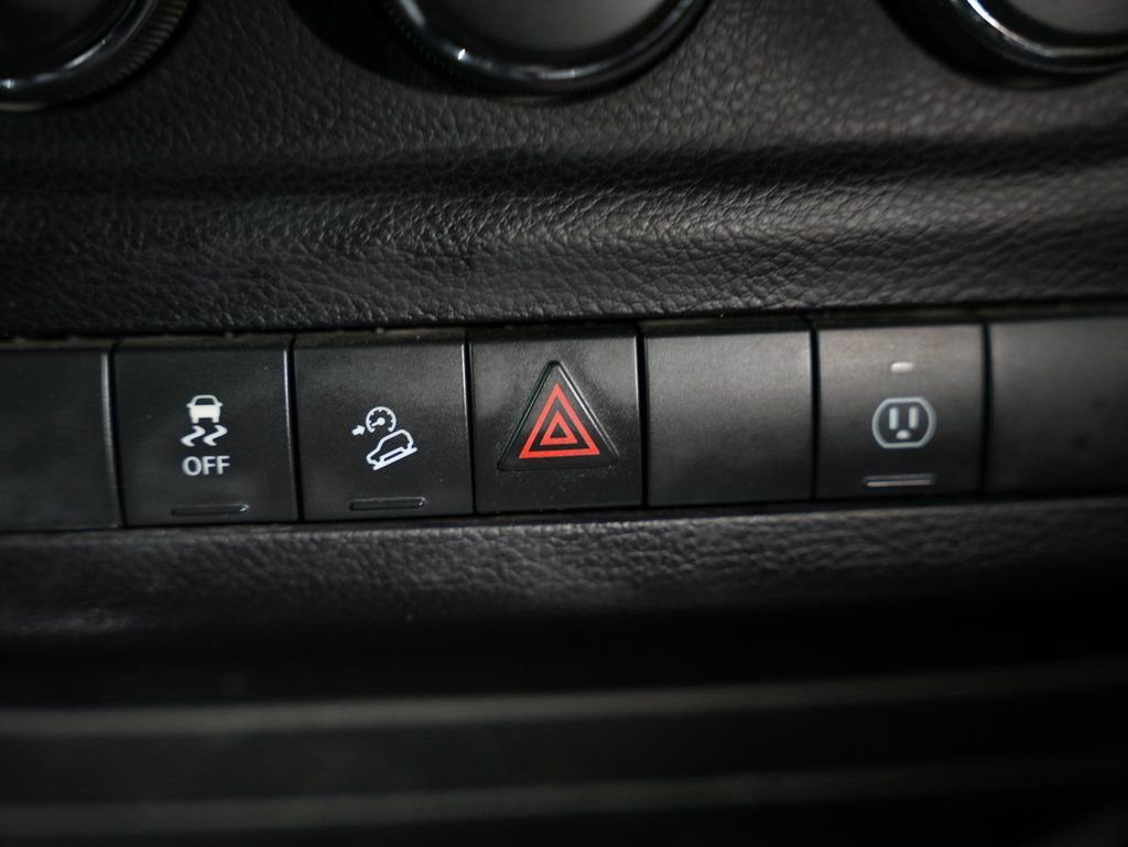 Used 2015 Jeep Wrangler Unlimited Sahara w/ Connectivity Group AWD/4WD image 26