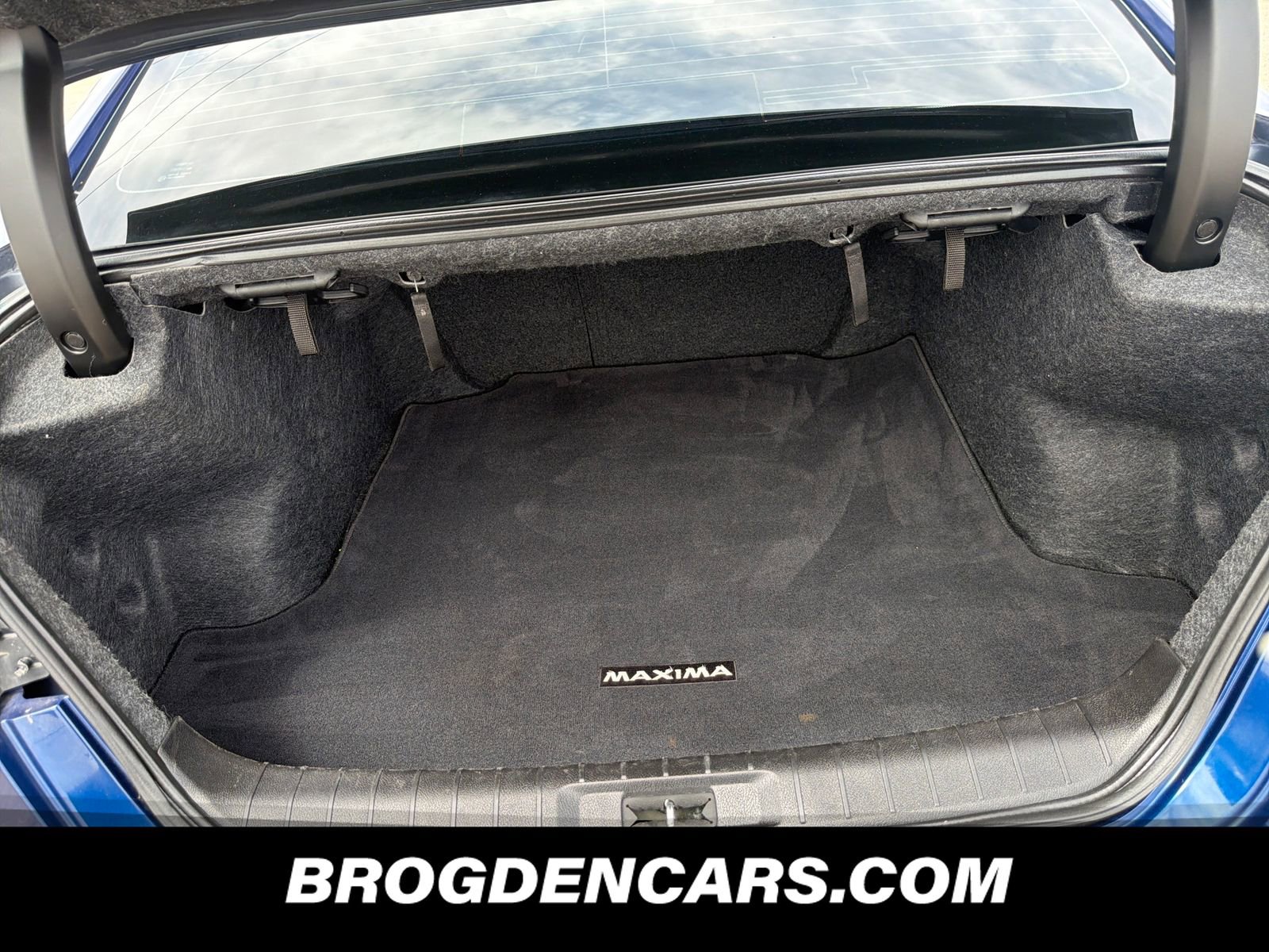 Used 2022 Nissan Maxima SV w/ Floor Mat Group FWD image 9