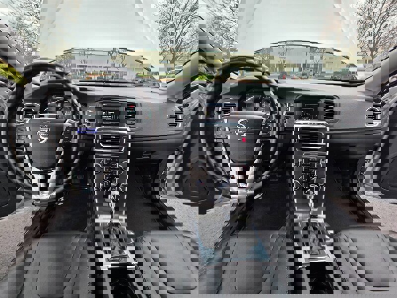 Used 2015 Volvo V60 T5 Premier image 18