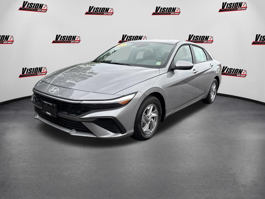 Used 2025 Hyundai Elantra SE