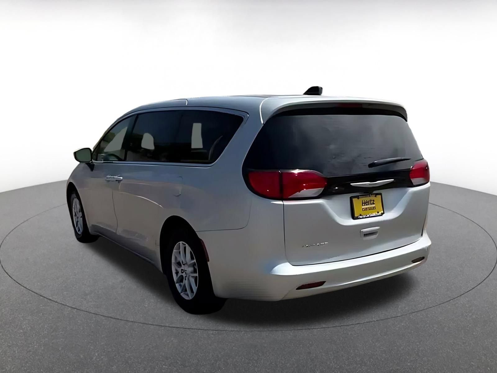 Used 2023 Chrysler Voyager LX FWD image 10