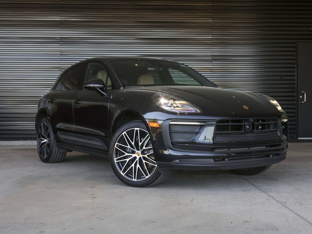Certified 2026 Porsche Macan AWD/4WD image 9