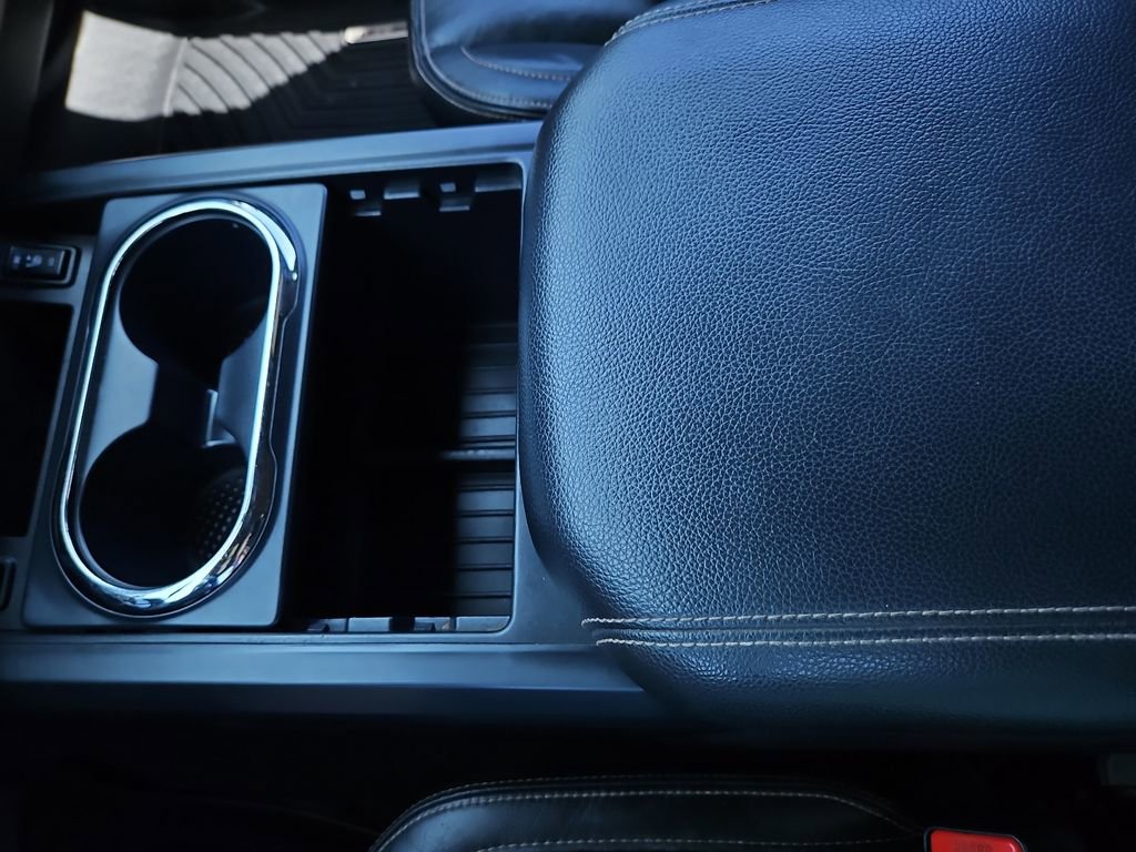 Used 2019 Nissan Titan SL w/ Midnight Edition AWD/4WD image 25