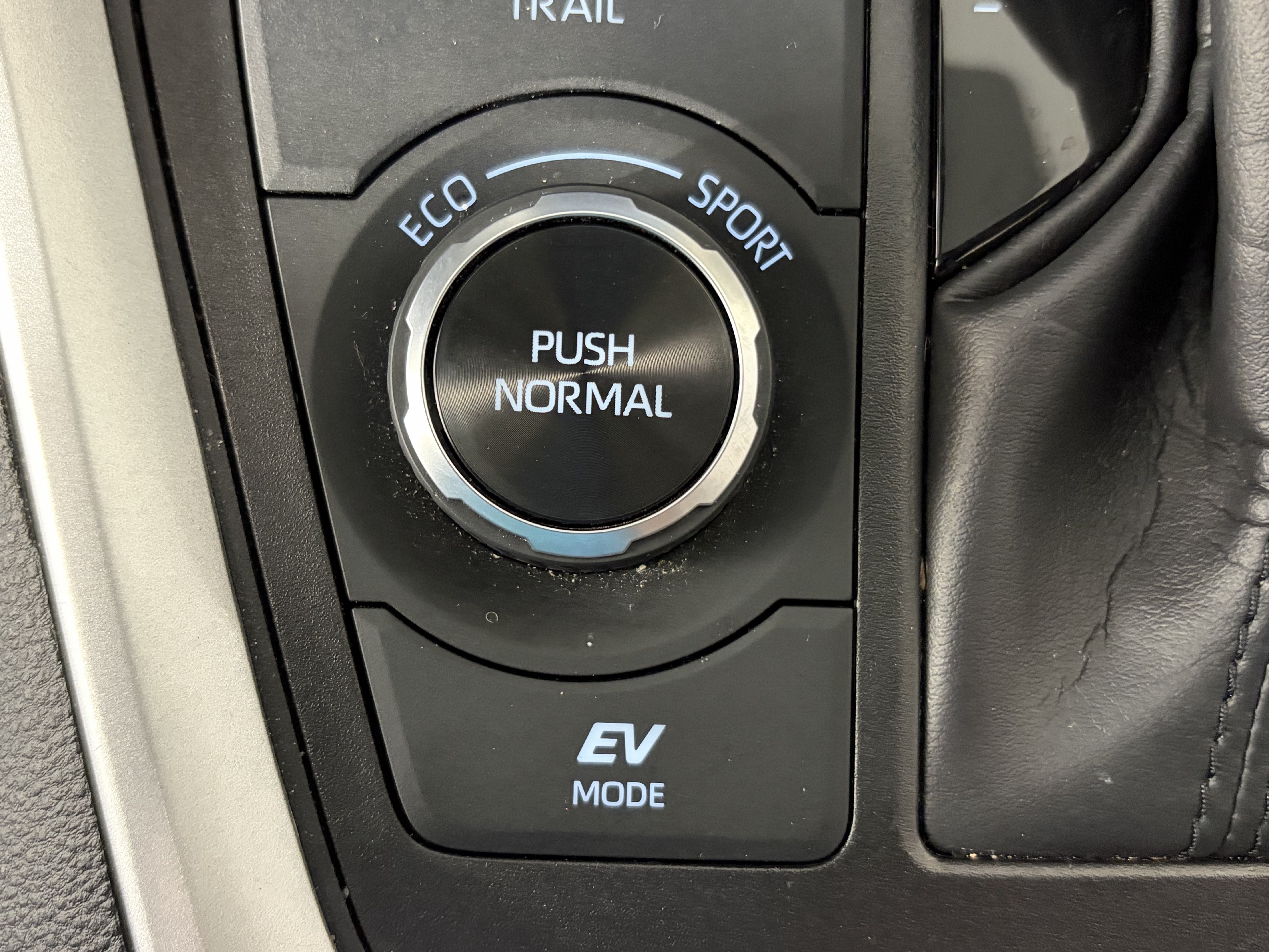 Used 2025 Toyota RAV4 XLE AWD/4WD image 20