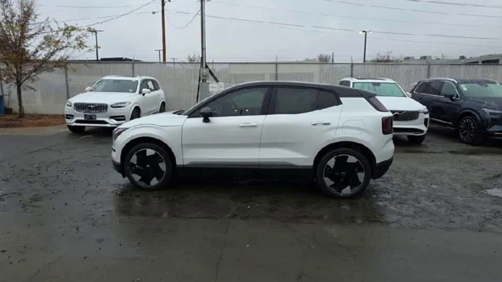 New 2025 Volvo EX30 Plus w/ Protection Package Premier image 5