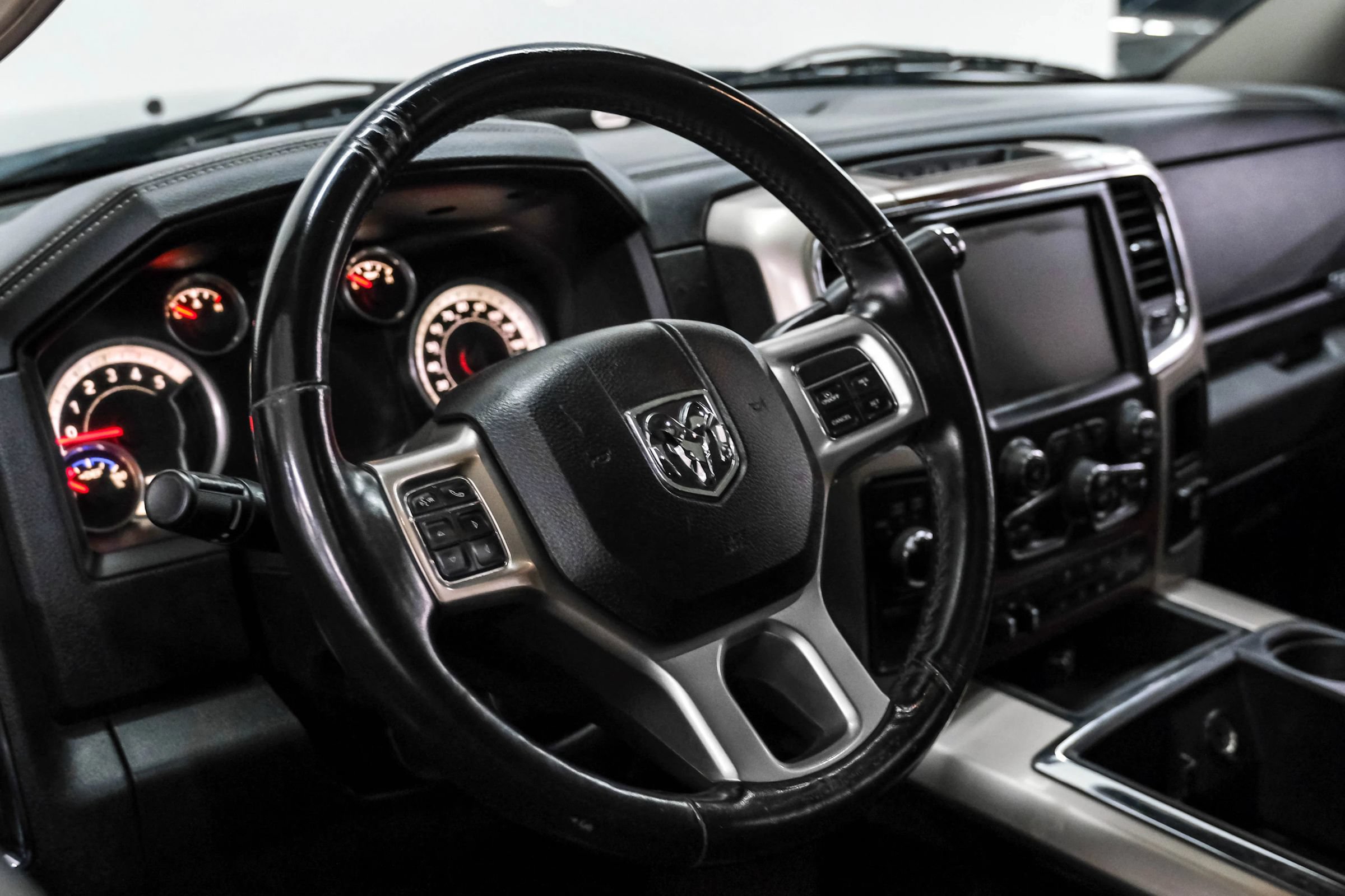 Used 2015 RAM 3500 Laramie w/ Cold Weather Group AWD/4WD image 15