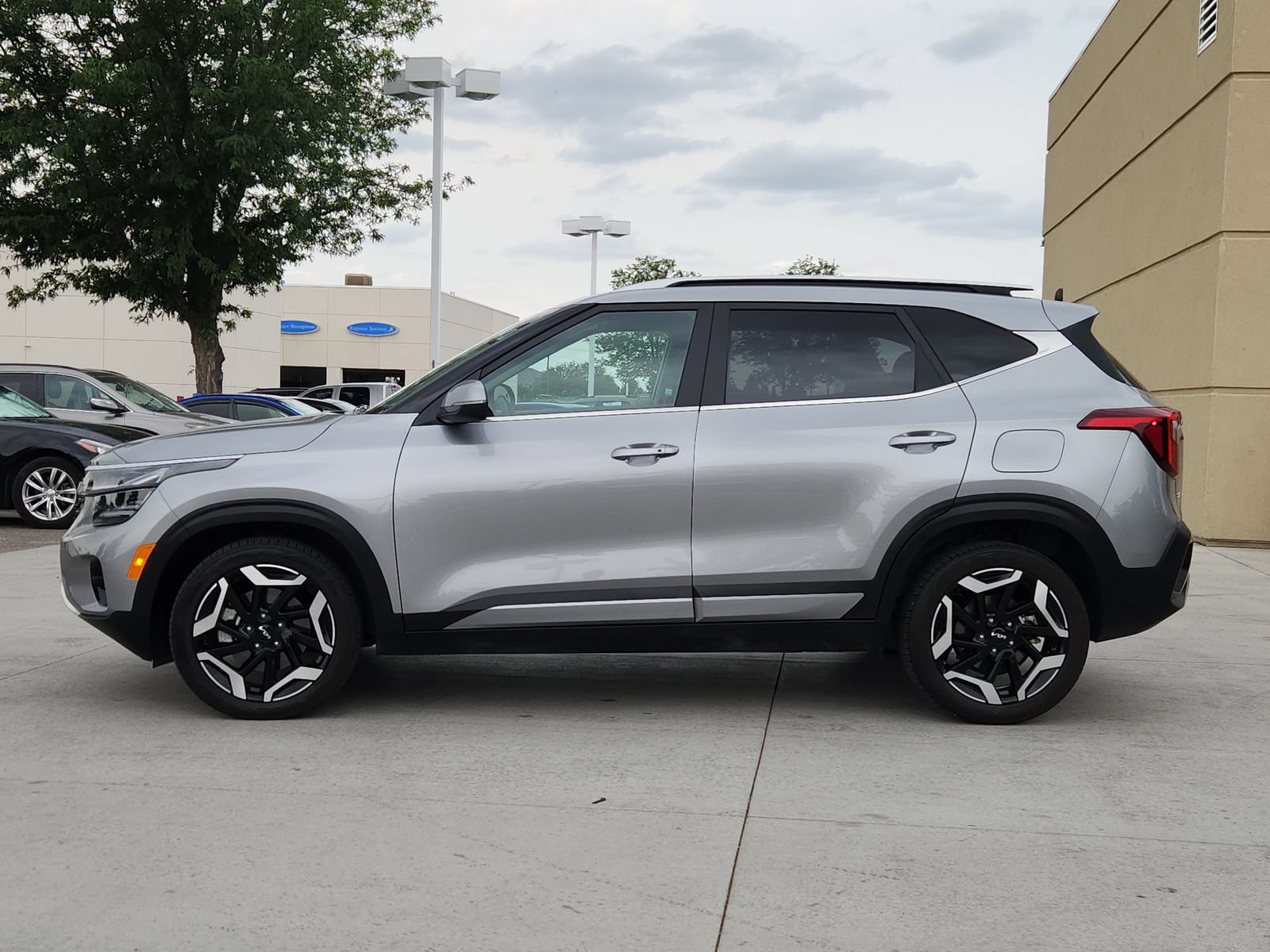 Used 2024 Kia Seltos SX AWD/4WD image 2