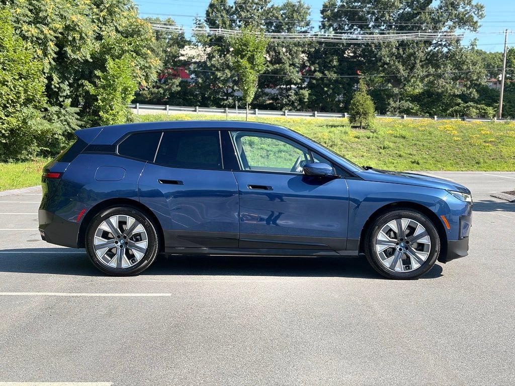 Used 2024 BMW iX xDrive50 w/ Premium Package AWD/4WD image 7